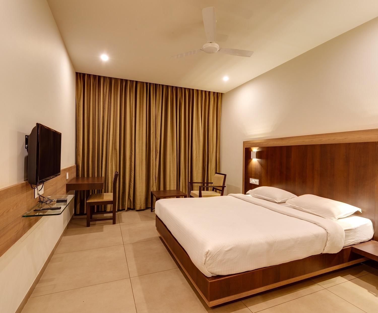 Hotel Classic Mid Town, Kolhapur Extérieur photo