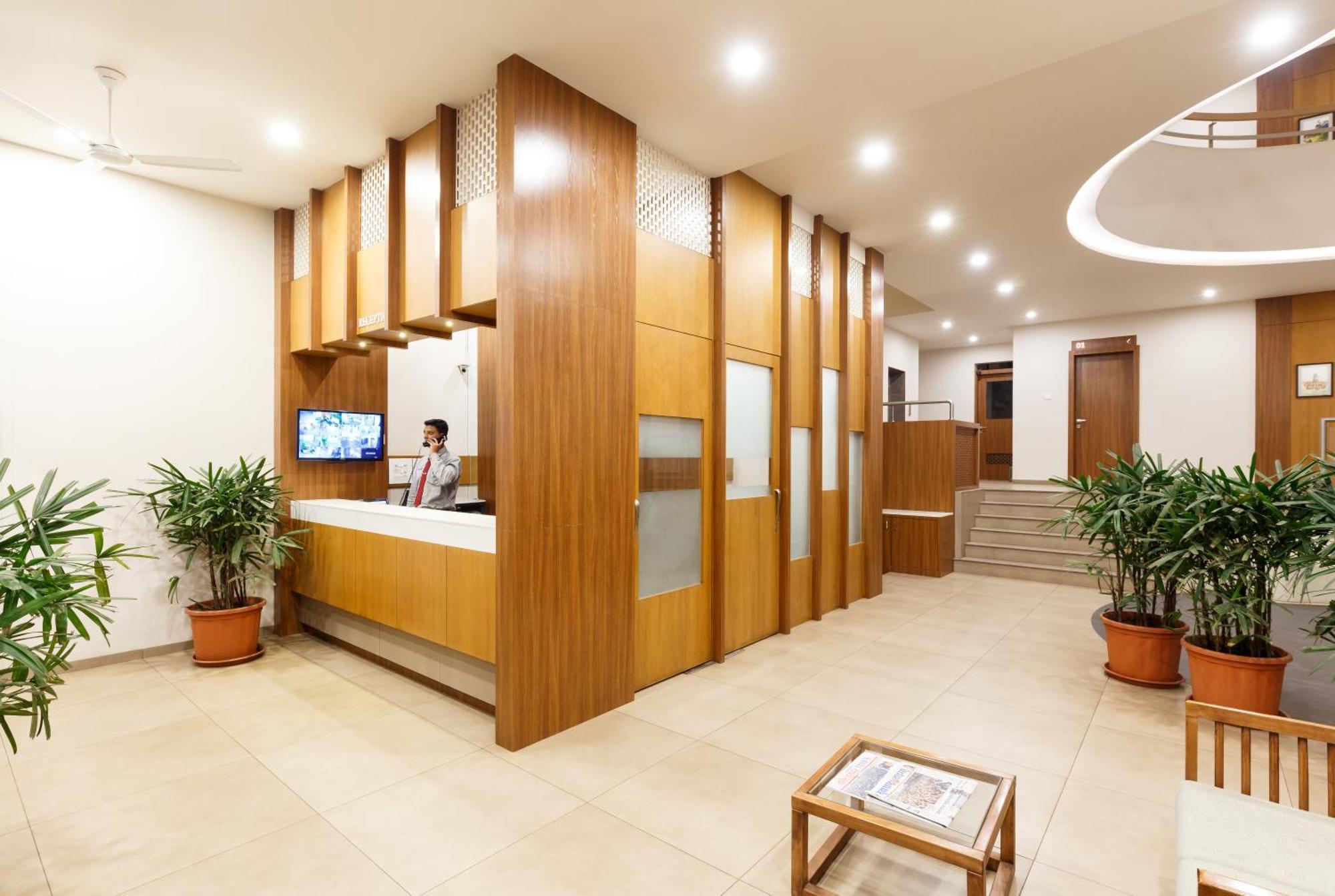 Hotel Classic Mid Town, Kolhapur Extérieur photo