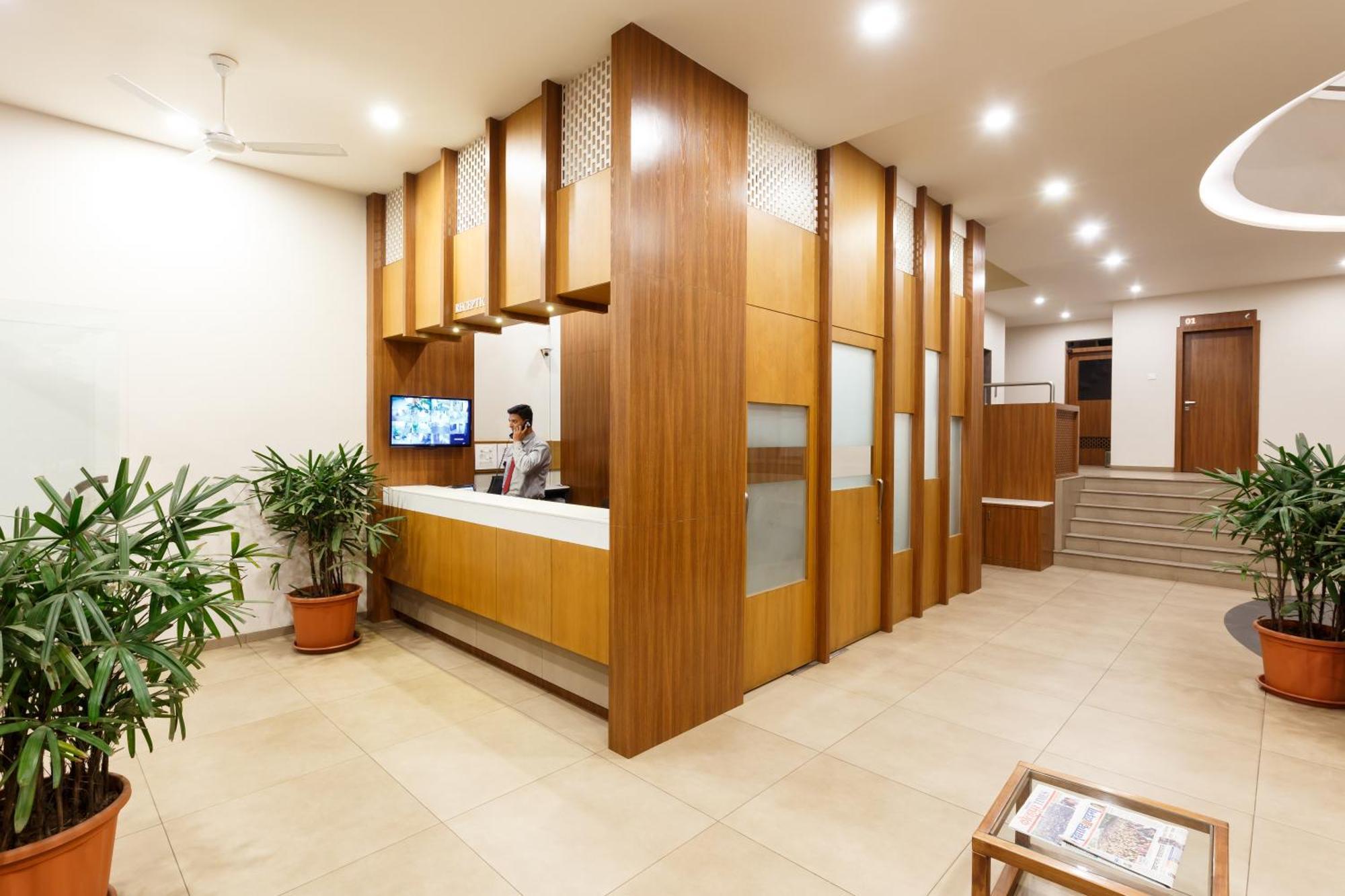 Hotel Classic Mid Town, Kolhapur Extérieur photo