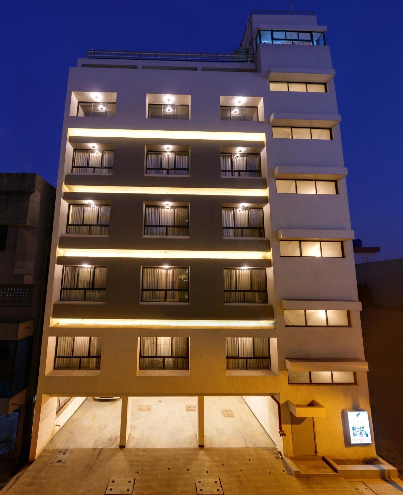 Hotel Classic Mid Town, Kolhapur Extérieur photo