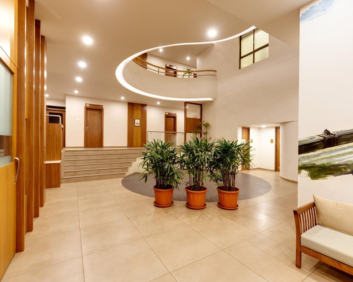 Hotel Classic Mid Town, Kolhapur Extérieur photo