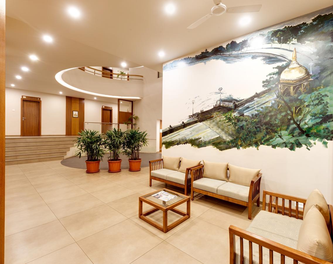 Hotel Classic Mid Town, Kolhapur Extérieur photo